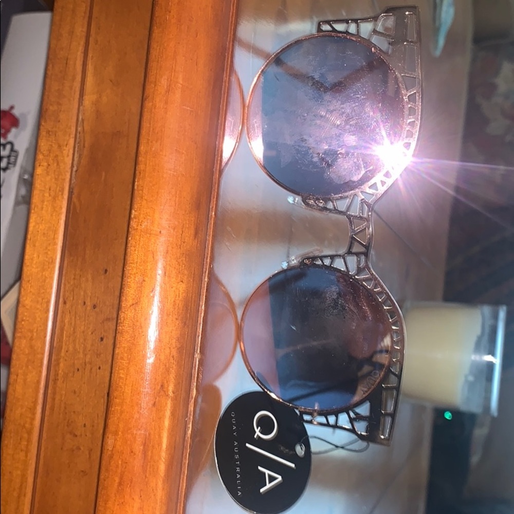 QUAY AUSTRALIA FLEUR ROSE GOLD